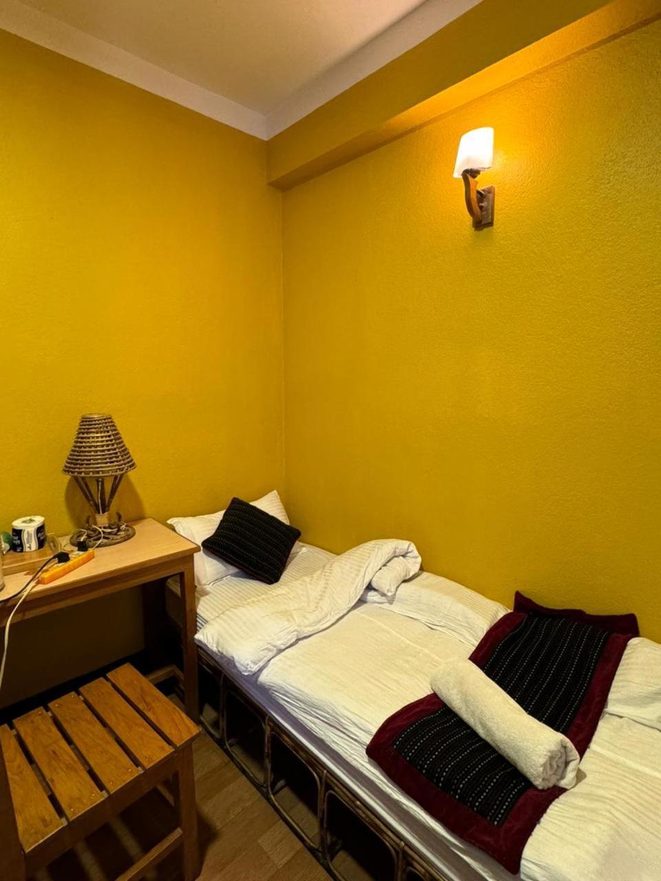 Looniva Guest House Lalitpur Habitación foto